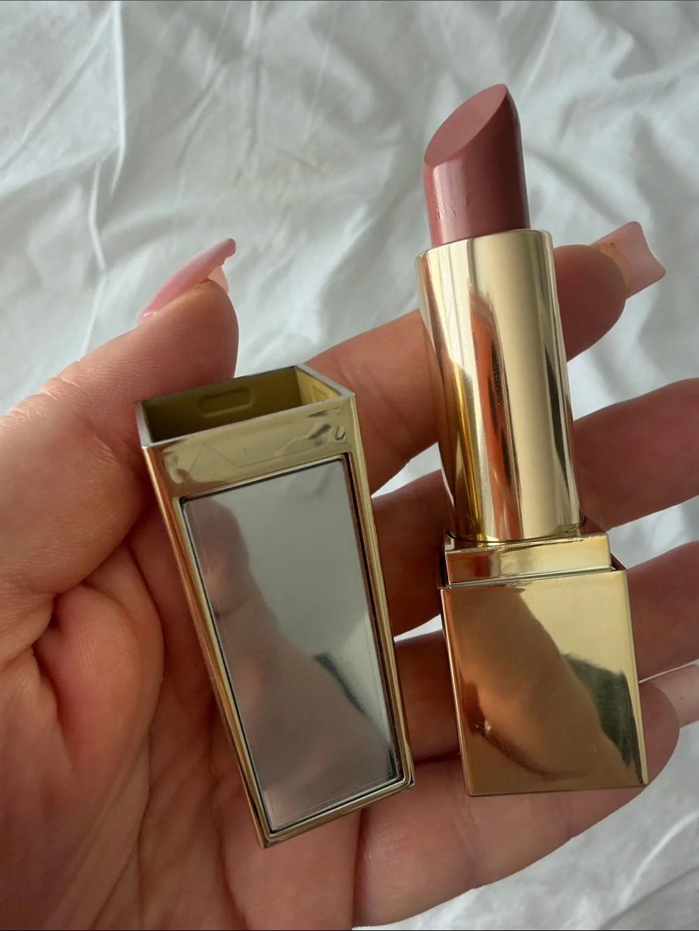Estée Lauder Nude Pink Lipstick — Women Makeup
